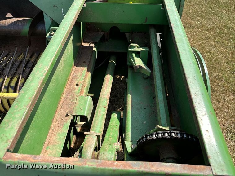 image for item OC9184 John Deere 336  small square baler