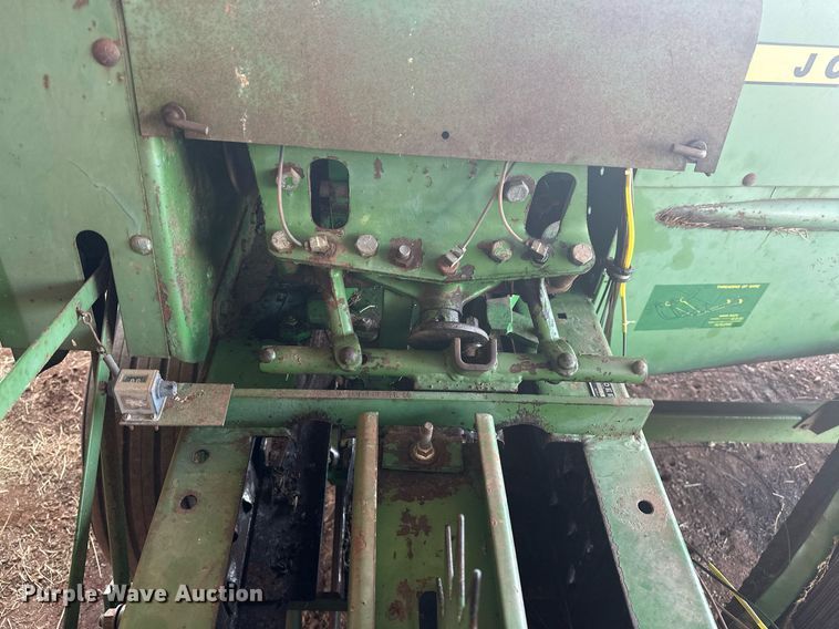 image for item OC9184 John Deere 336  small square baler