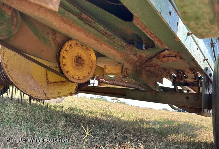 image for item OC9184 John Deere 336  small square baler