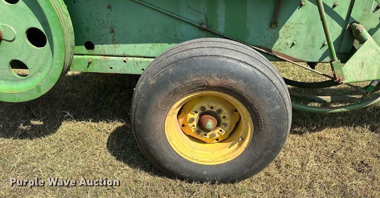image for item OC9184 John Deere 336  small square baler
