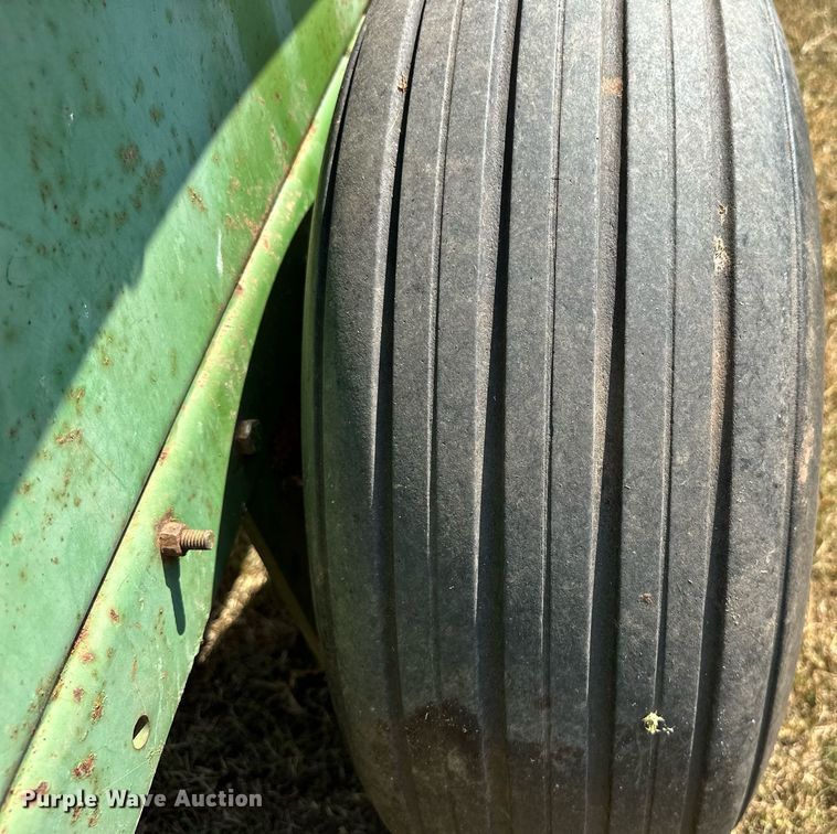 image for item OC9184 John Deere 336  small square baler