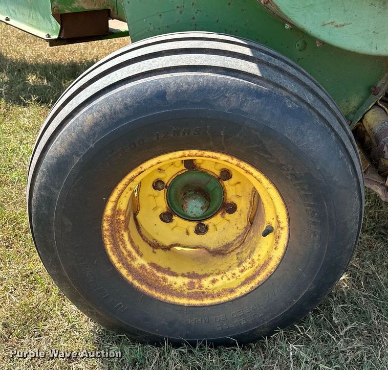 image for item OC9184 John Deere 336  small square baler