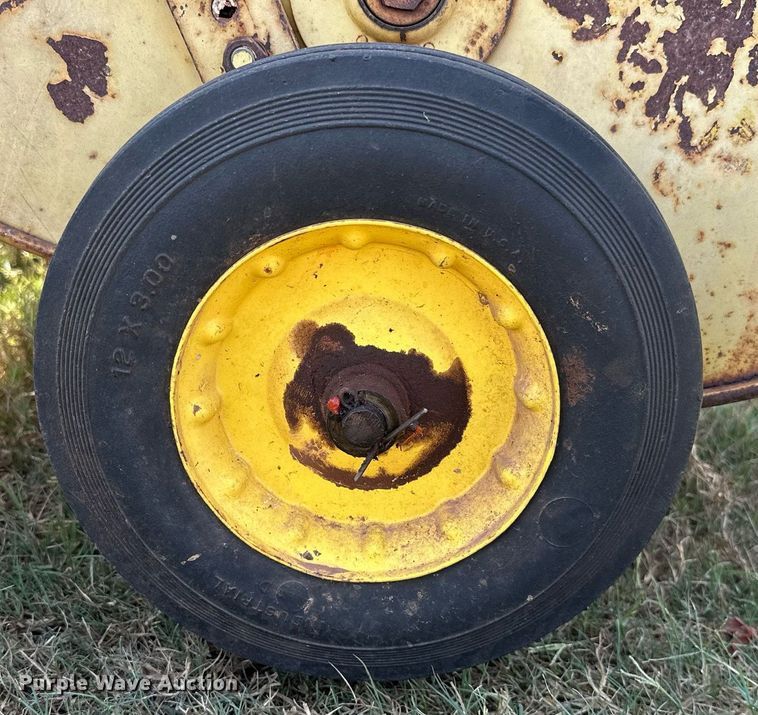 image for item OC9184 John Deere 336  small square baler