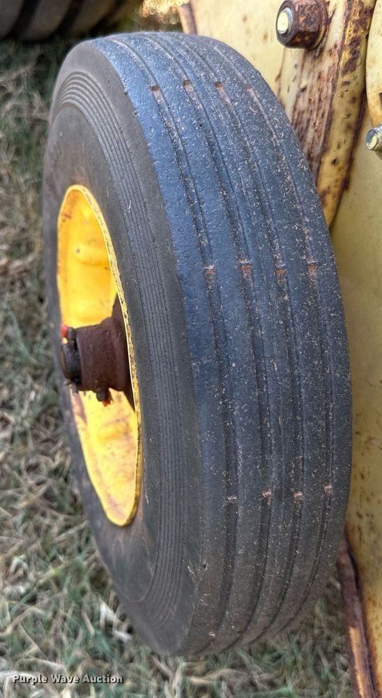 image for item OC9184 John Deere 336  small square baler