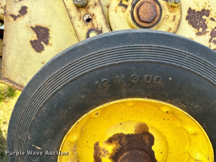 image for item OC9184 John Deere 336  small square baler