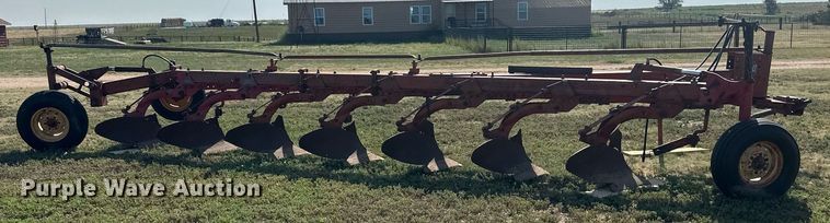 image for item OC9383 Massey Ferguson 880  plow