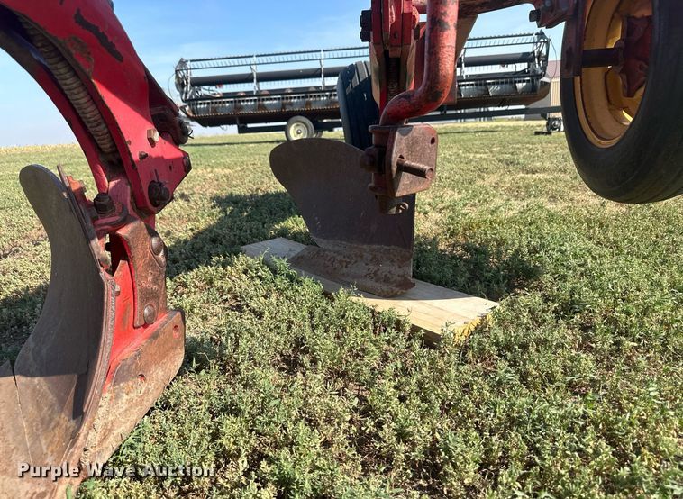 image for item OC9383 Massey Ferguson 880  plow