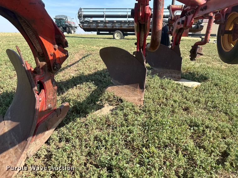 image for item OC9383 Massey Ferguson 880  plow