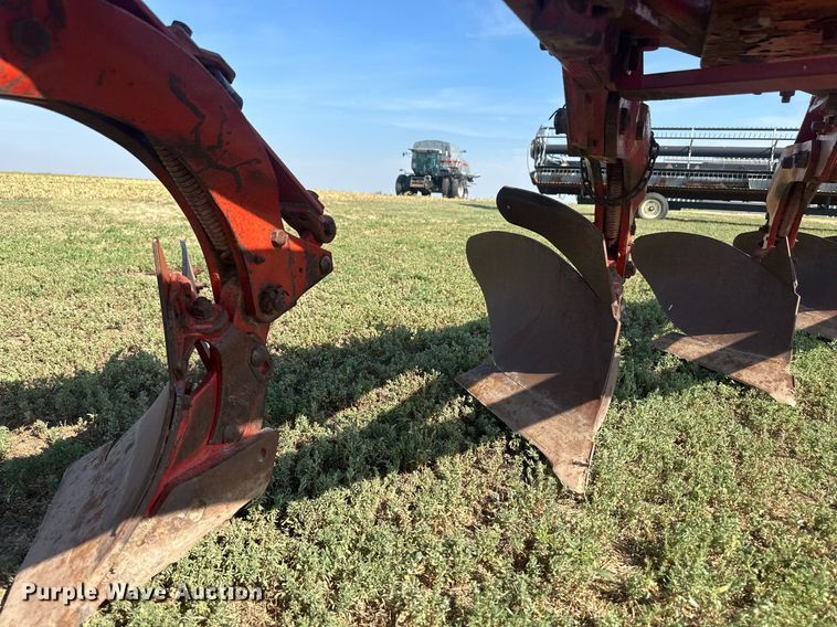 image for item OC9383 Massey Ferguson 880  plow