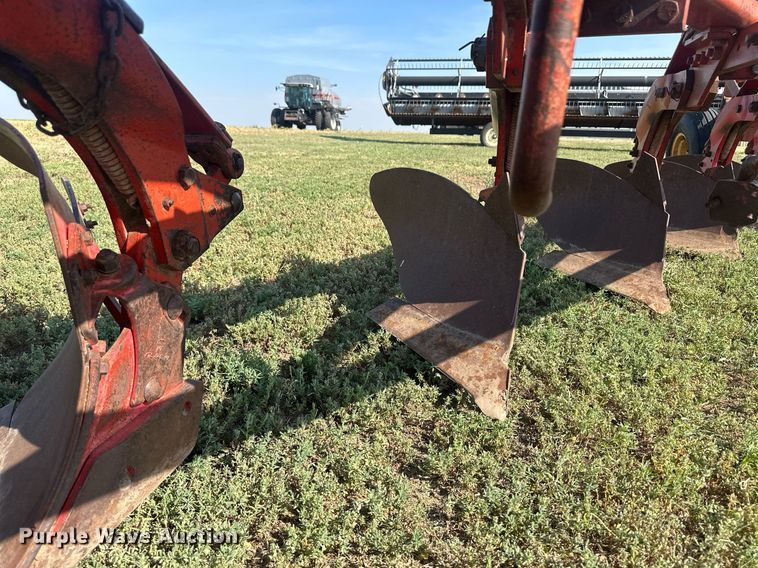 image for item OC9383 Massey Ferguson 880  plow