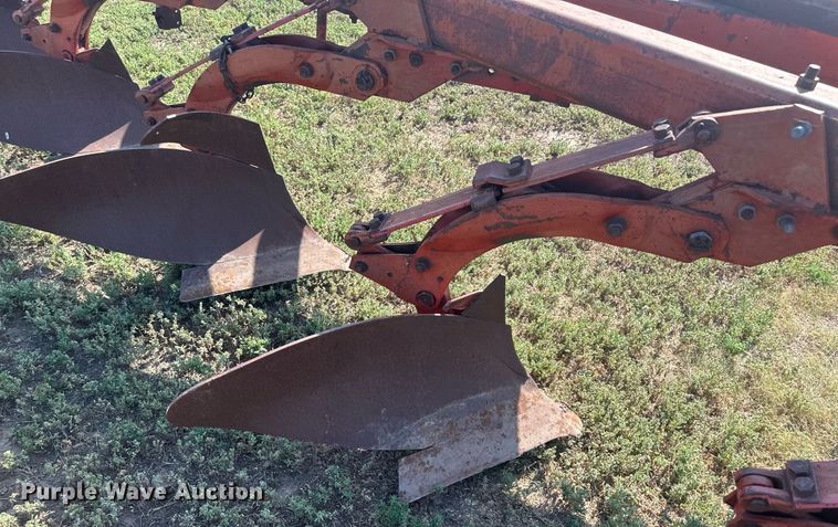 image for item OC9383 Massey Ferguson 880  plow