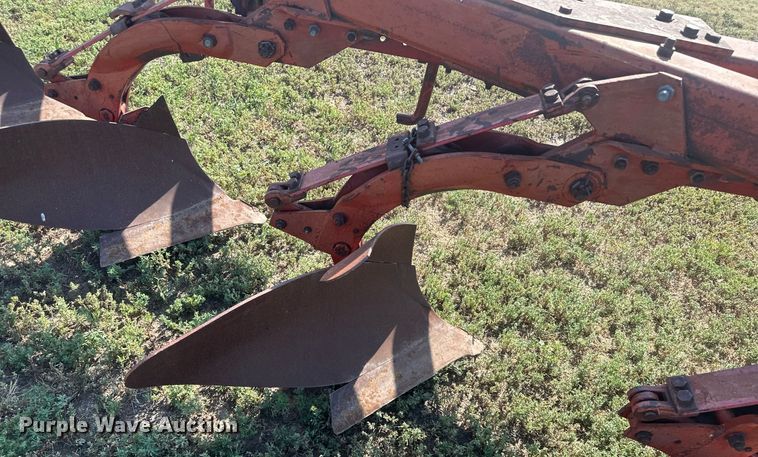 image for item OC9383 Massey Ferguson 880  plow