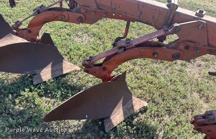 image for item OC9383 Massey Ferguson 880  plow