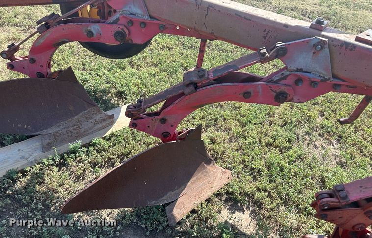 image for item OC9383 Massey Ferguson 880  plow