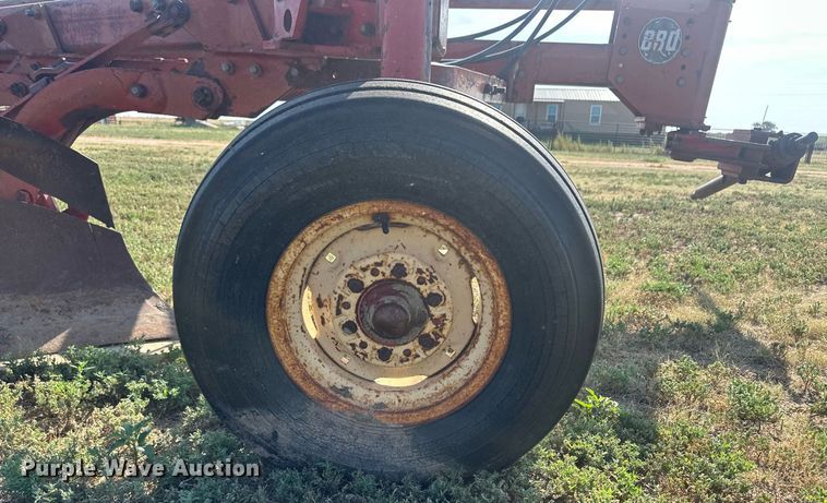 image for item OC9383 Massey Ferguson 880  plow