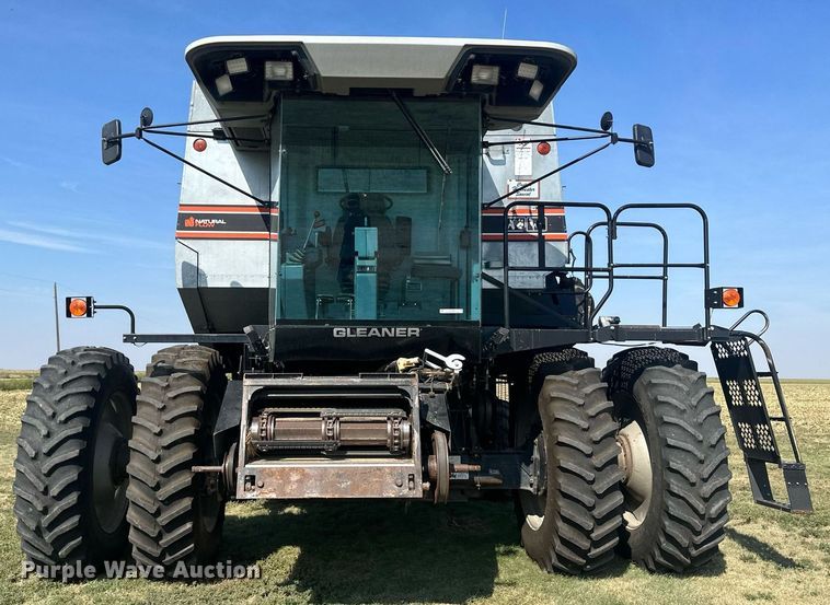 image for item OC9385 1995 Gleaner R72  combine