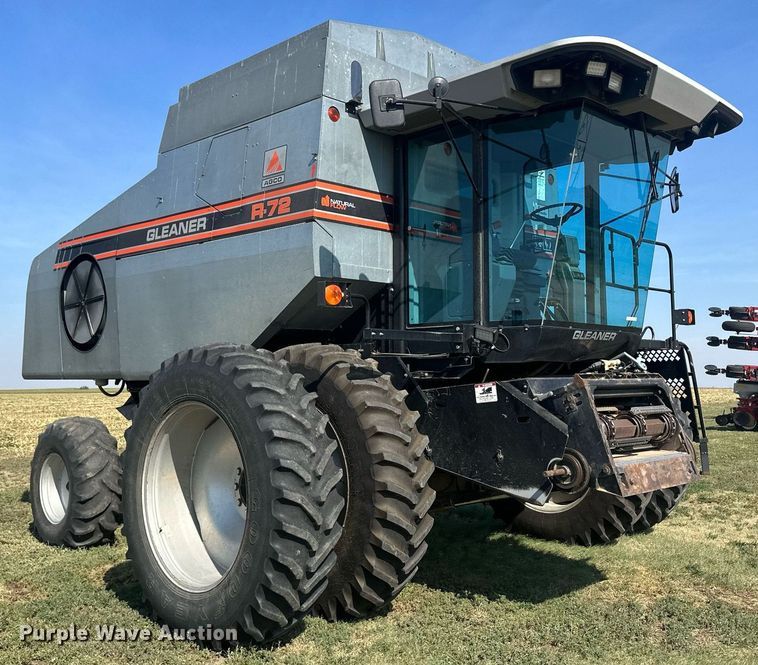 image for item OC9385 1995 Gleaner R72  combine