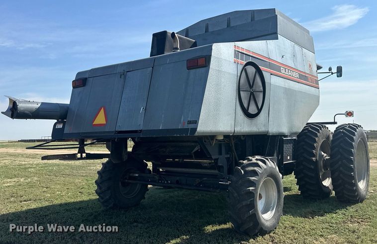 image for item OC9385 1995 Gleaner R72  combine