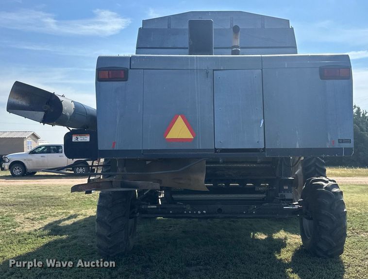 image for item OC9385 1995 Gleaner R72  combine