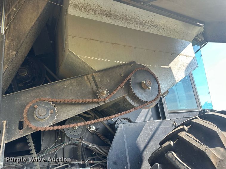 image for item OC9385 1995 Gleaner R72  combine