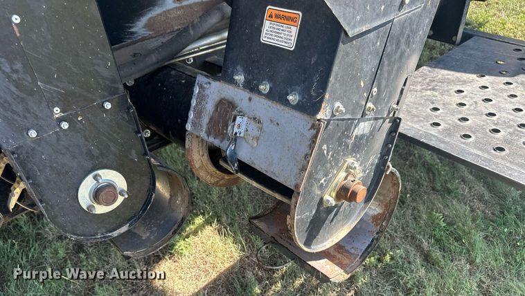 image for item OC9385 1995 Gleaner R72  combine