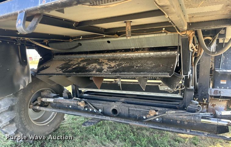 image for item OC9385 1995 Gleaner R72  combine