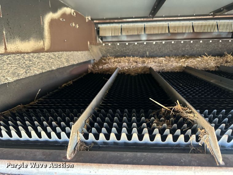 image for item OC9385 1995 Gleaner R72  combine