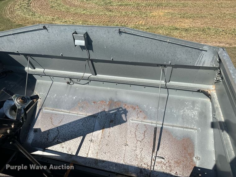 image for item OC9385 1995 Gleaner R72  combine