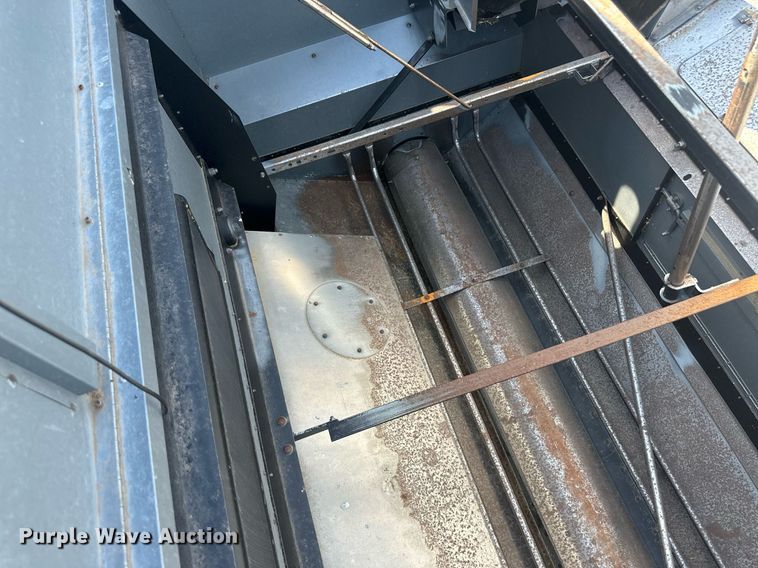 image for item OC9385 1995 Gleaner R72  combine