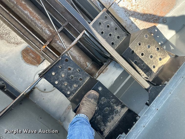 image for item OC9385 1995 Gleaner R72  combine