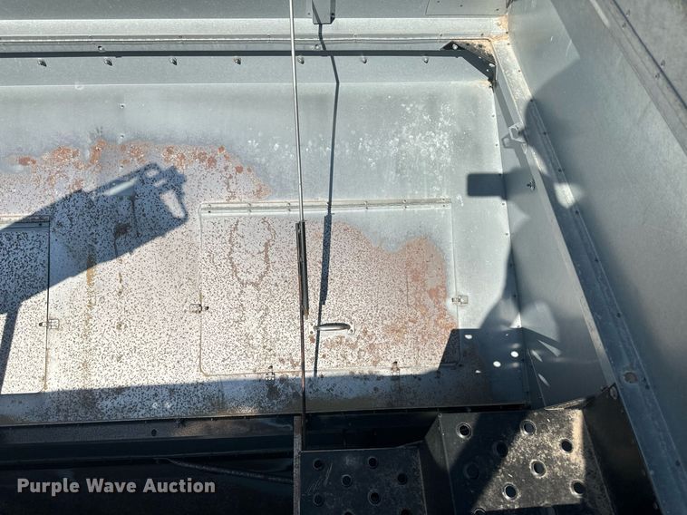 image for item OC9385 1995 Gleaner R72  combine