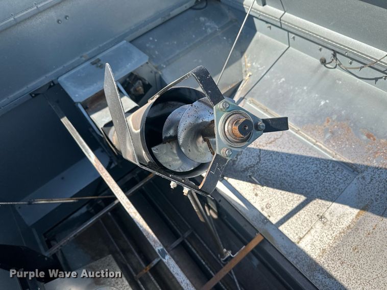 image for item OC9385 1995 Gleaner R72  combine