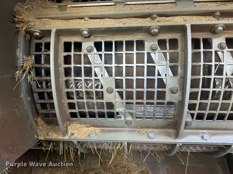 image for item OC9385 1995 Gleaner R72  combine