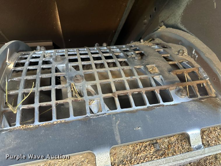 image for item OC9385 1995 Gleaner R72  combine