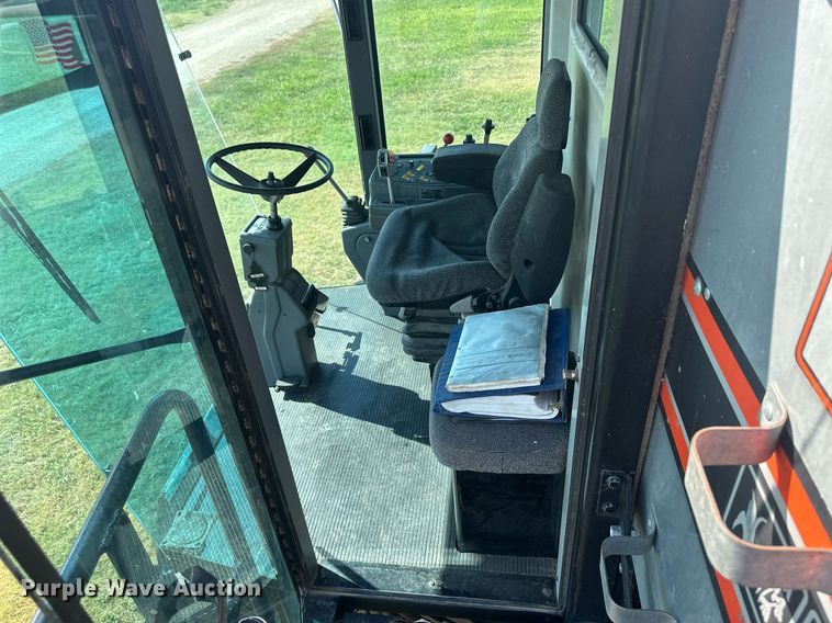 image for item OC9385 1995 Gleaner R72  combine