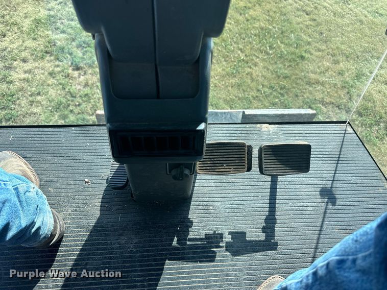 image for item OC9385 1995 Gleaner R72  combine