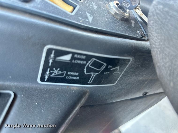 image for item OC9385 1995 Gleaner R72  combine