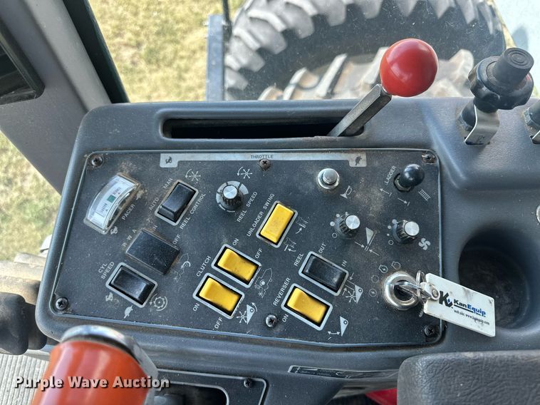 image for item OC9385 1995 Gleaner R72  combine