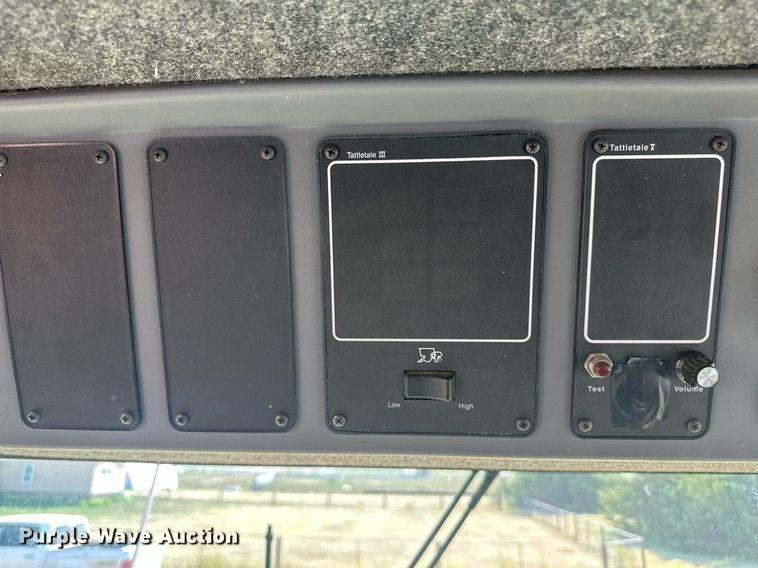 image for item OC9385 1995 Gleaner R72  combine