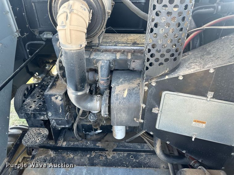 image for item OC9385 1995 Gleaner R72  combine