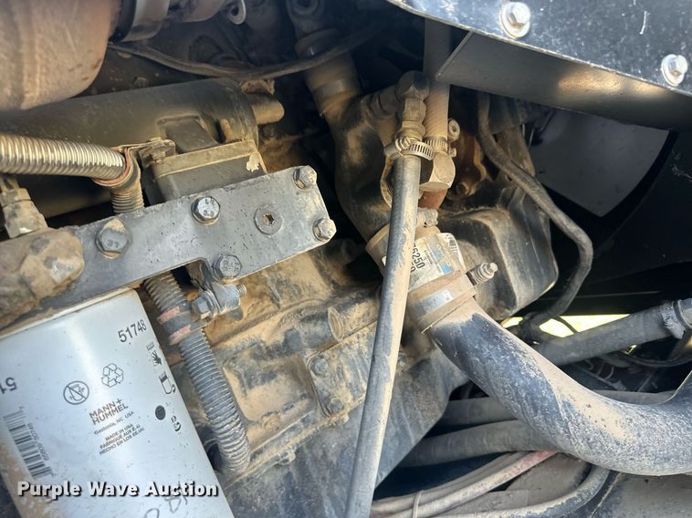 image for item OC9385 1995 Gleaner R72  combine