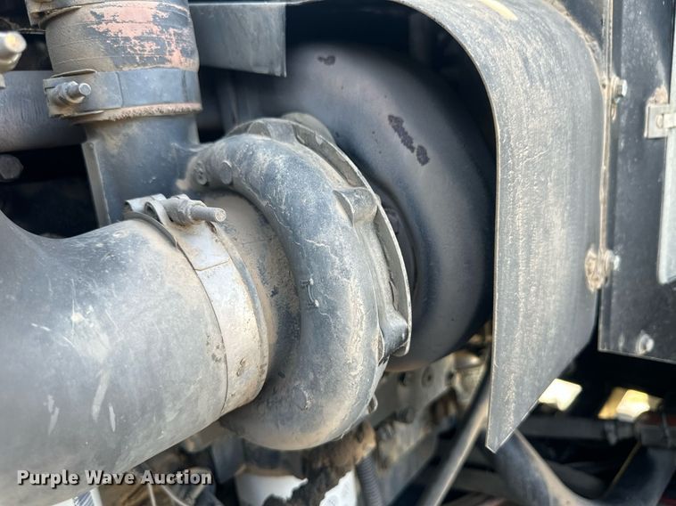 image for item OC9385 1995 Gleaner R72  combine