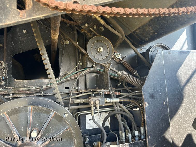 image for item OC9385 1995 Gleaner R72  combine