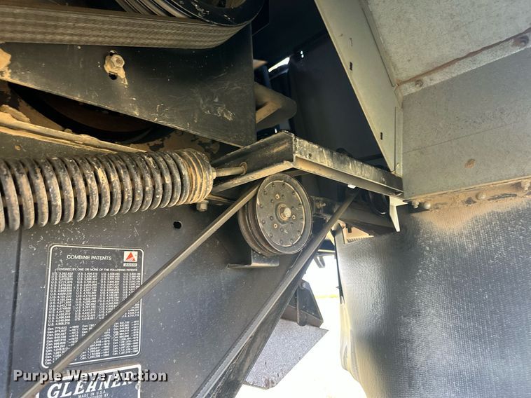 image for item OC9385 1995 Gleaner R72  combine