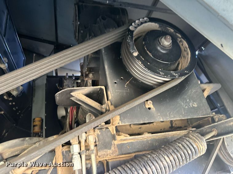 image for item OC9385 1995 Gleaner R72  combine