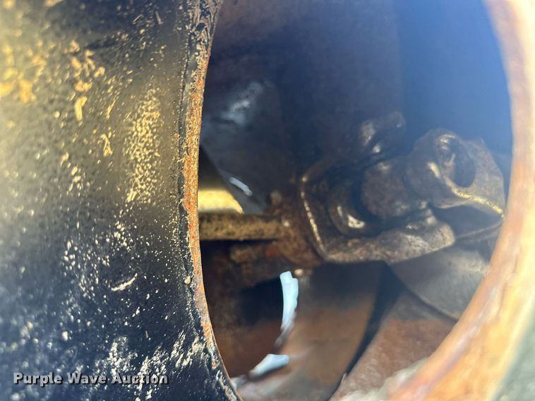 image for item OC9385 1995 Gleaner R72  combine