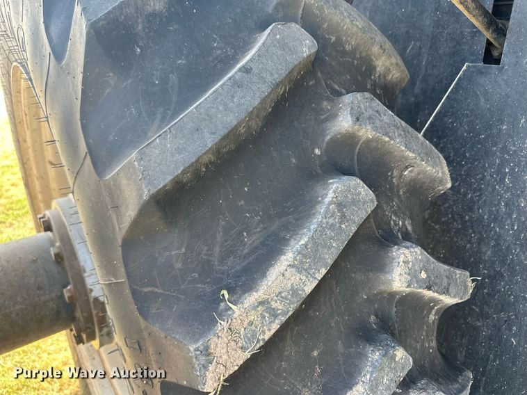 image for item OC9385 1995 Gleaner R72  combine