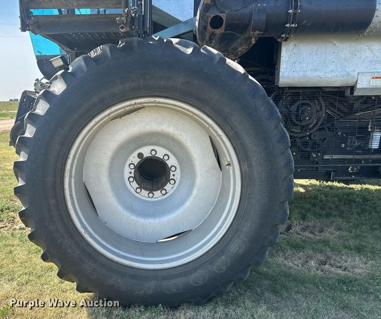 image for item OC9385 1995 Gleaner R72  combine