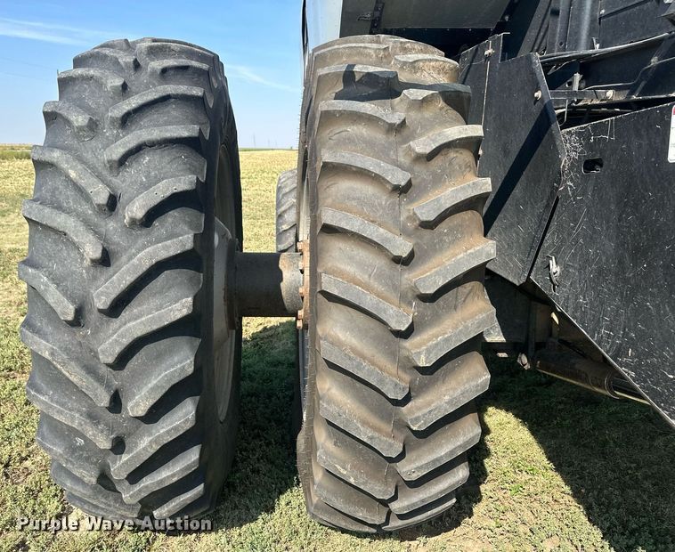 image for item OC9385 1995 Gleaner R72  combine