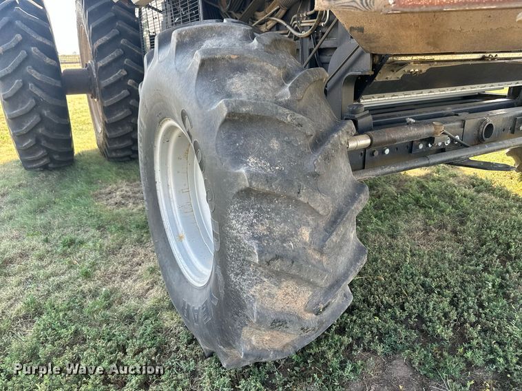 image for item OC9385 1995 Gleaner R72  combine